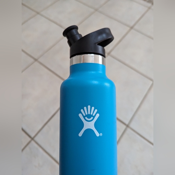 Hydro Flask Other - Hydroflask 21oz - with Sports Cap
